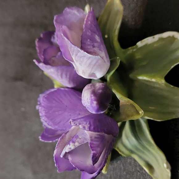 VINTAGE PORCELAIN FLOWER GROUP ON THE LEAFS. - Picture 6 of 8